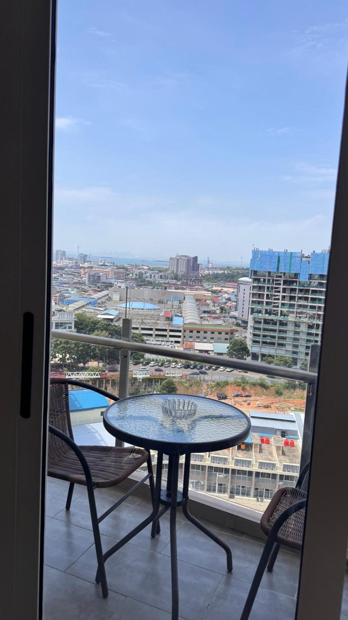 Nagoya Thamrin Apartment High Floor With View Exterior foto