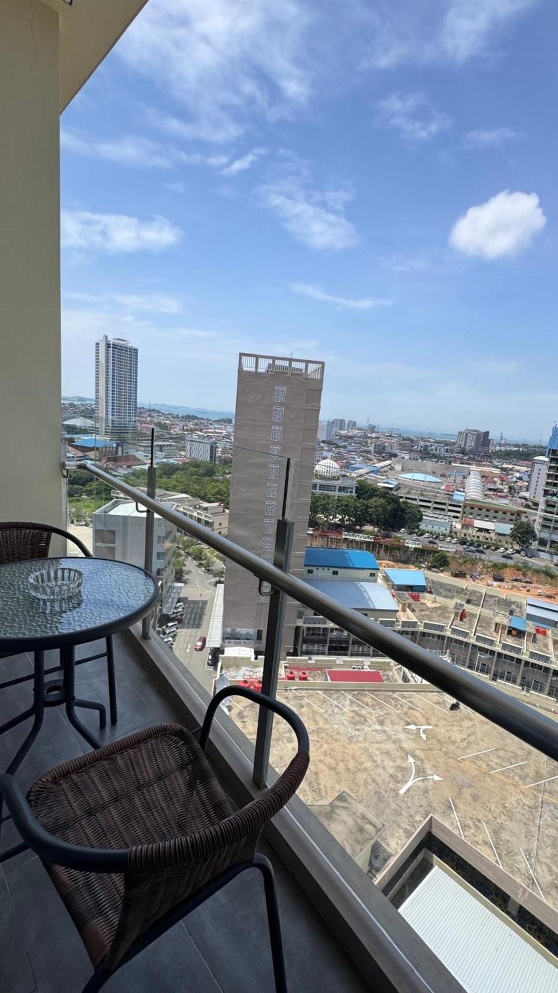 Nagoya Thamrin Apartment High Floor With View Exterior foto
