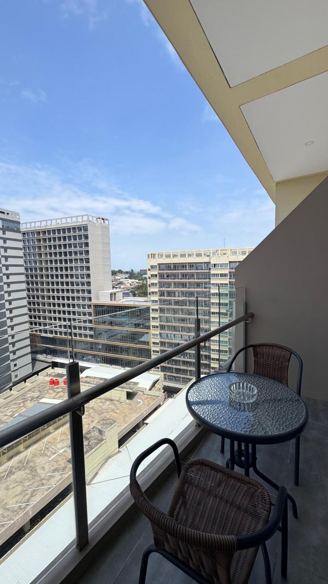 Nagoya Thamrin Apartment High Floor With View Exterior foto