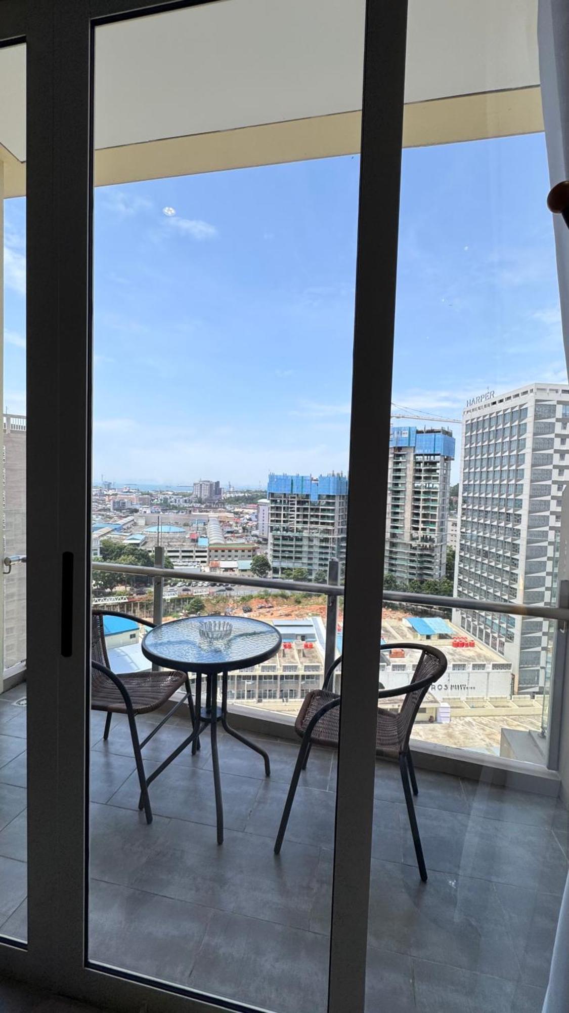 Nagoya Thamrin Apartment High Floor With View Exterior foto